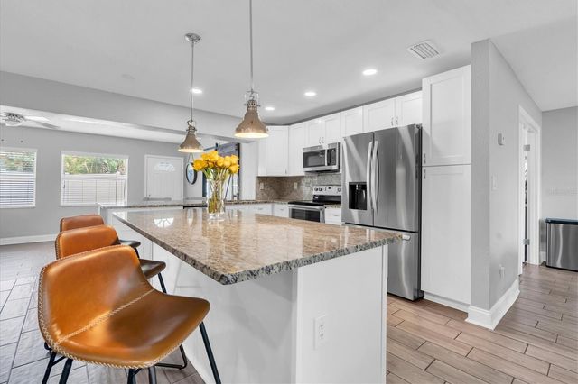 6860 14TH WAY S, St Petersburg, FL 33705