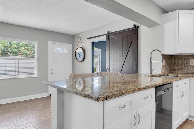 6860 14TH WAY S, St Petersburg, FL 33705