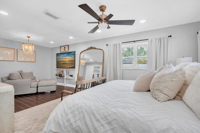 6860 14TH WAY S, St Petersburg, FL 33705