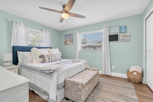 6860 14TH WAY S, St Petersburg, FL 33705