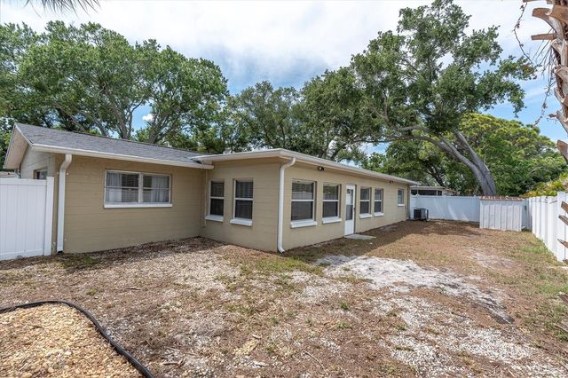 6860 14TH WAY S, St Petersburg, FL 33705