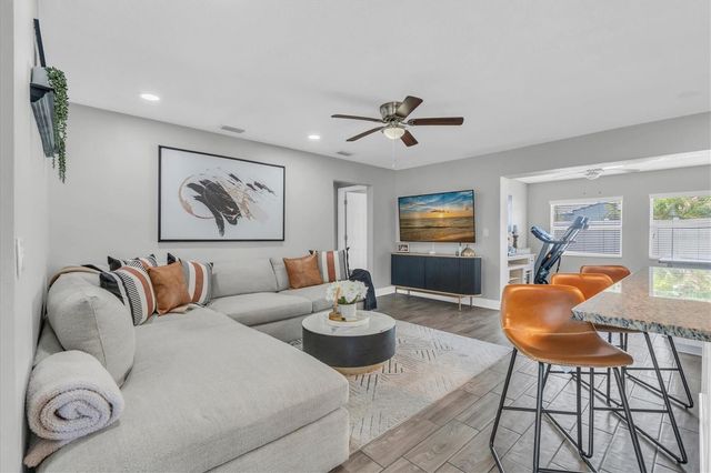 6860 14TH WAY S, St Petersburg, FL 33705