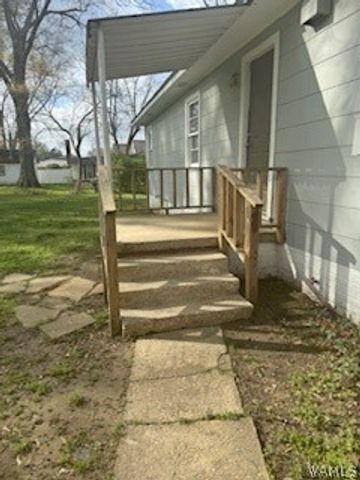 303 3rd SE, Aliceville, AL 35442