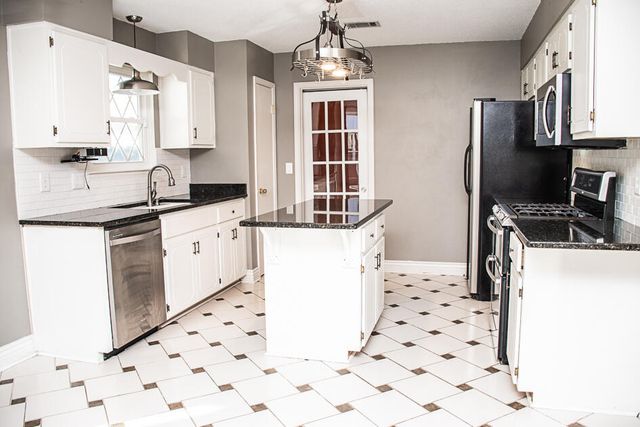 17 8th Avenue, Shalimar, FL 32579