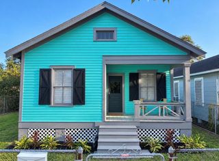 4807 Avenue P 1/2, Galveston, TX 77551