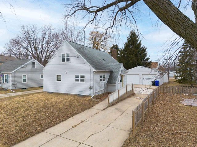 914 W BREWSTER STREET, Appleton, WI 54914