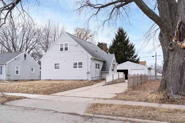 914 W BREWSTER STREET, Appleton, WI 54914