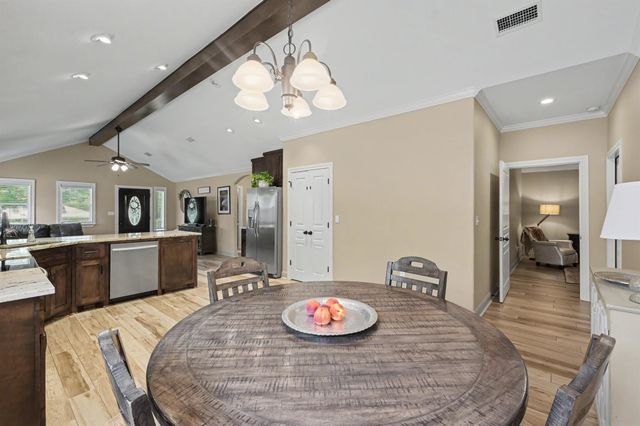 9589 Thousand Oaks Loop, Montgomery, TX 77316
