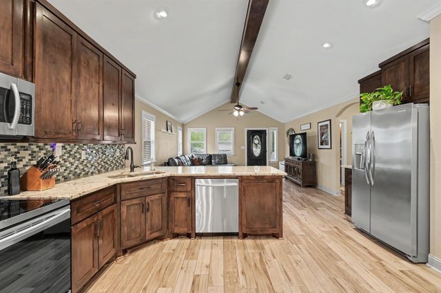 9589 Thousand Oaks Loop, Montgomery, TX 77316