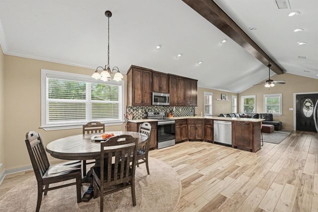 9589 Thousand Oaks Loop, Montgomery, TX 77316