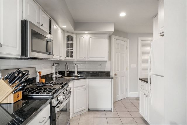 85 F St 1, Boston, MA 02127