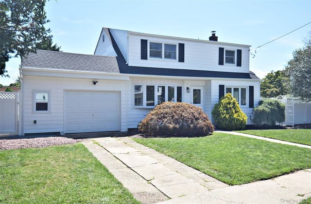 112 Raynor Street, West Babylon, NY 11704