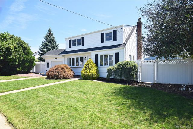 112 Raynor Street, West Babylon, NY 11704