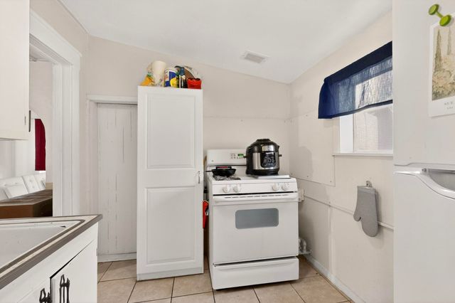 1204 Edith Boulevard SE, Albuquerque, NM 87102