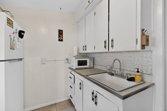 1204 Edith Boulevard SE, Albuquerque, NM 87102