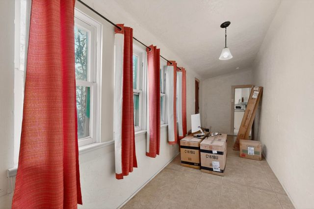 1204 Edith Boulevard SE, Albuquerque, NM 87102