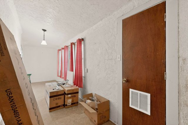 1204 Edith Boulevard SE, Albuquerque, NM 87102