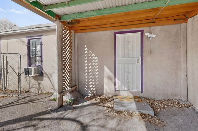 1204 Edith Boulevard SE, Albuquerque, NM 87102