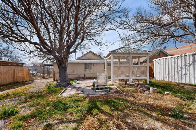 1204 Edith Boulevard SE, Albuquerque, NM 87102