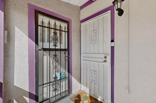 1204 Edith Boulevard SE, Albuquerque, NM 87102