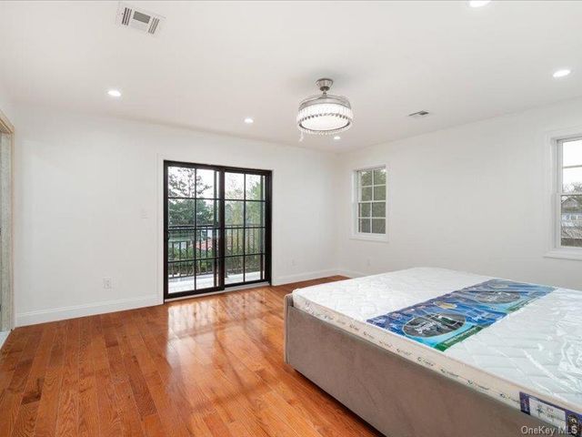 1247 Ixworth Road, Valley Stream, NY 11580