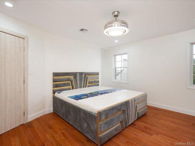 1247 Ixworth Road, Valley Stream, NY 11580