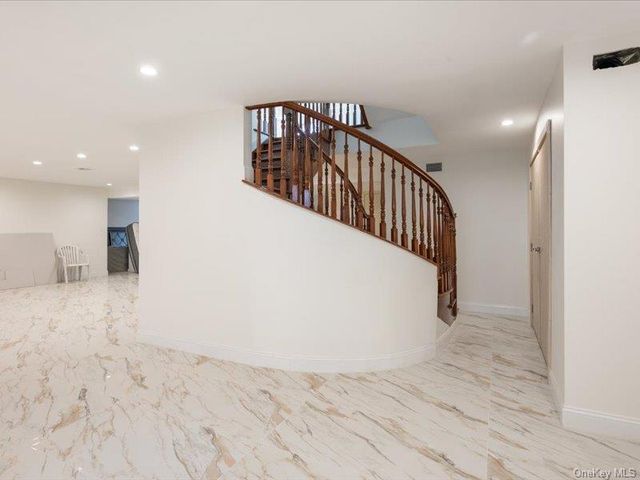 1247 Ixworth Road, Valley Stream, NY 11580