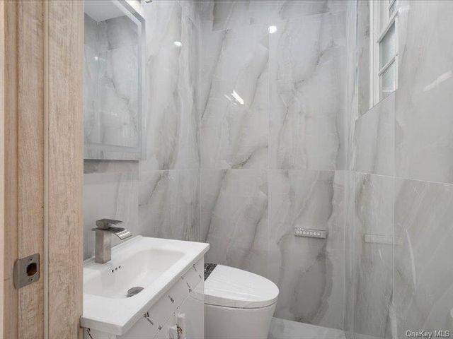 1247 Ixworth Road, Valley Stream, NY 11580