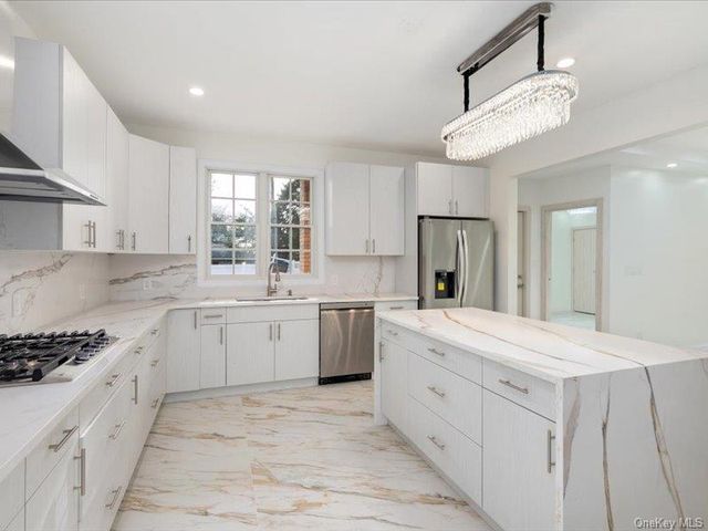 1247 Ixworth Road, Valley Stream, NY 11580