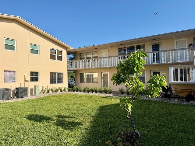 228 Canterbury J, West Palm Beach, FL 33417