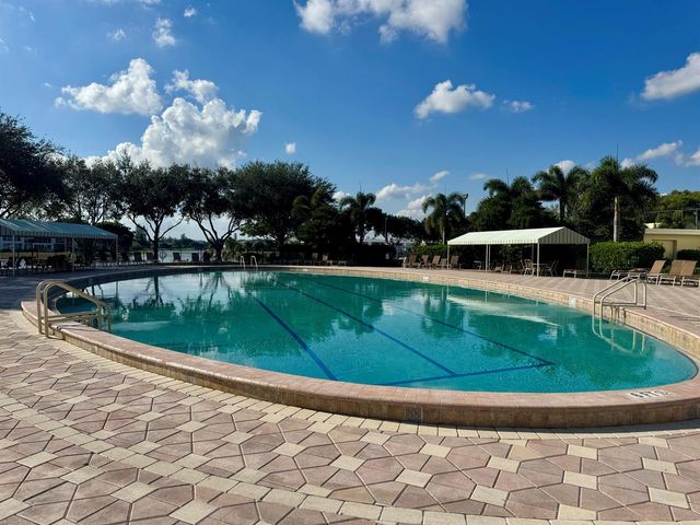 228 Canterbury J, West Palm Beach, FL 33417