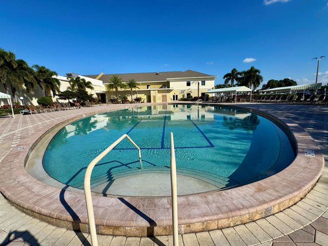 228 Canterbury J, West Palm Beach, FL 33417