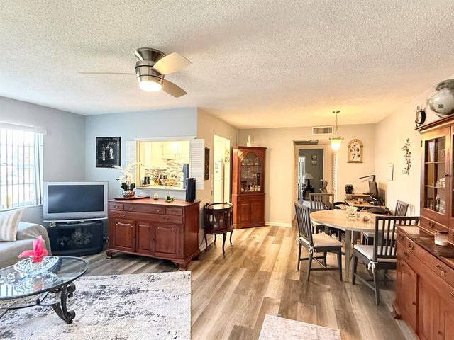 228 Canterbury J, West Palm Beach, FL 33417