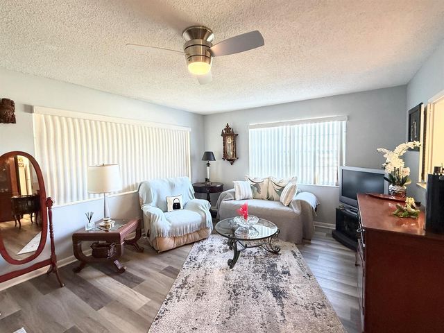 228 Canterbury J, West Palm Beach, FL 33417