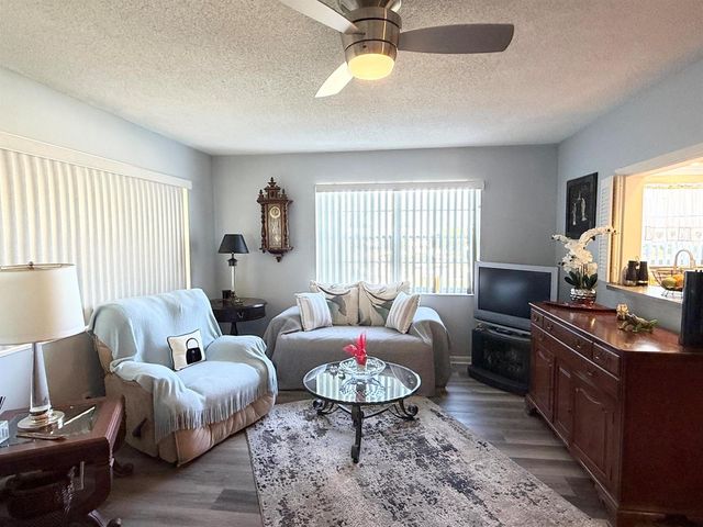 228 Canterbury J, West Palm Beach, FL 33417