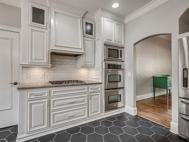 2908 Overland Way, Edmond, OK 73012