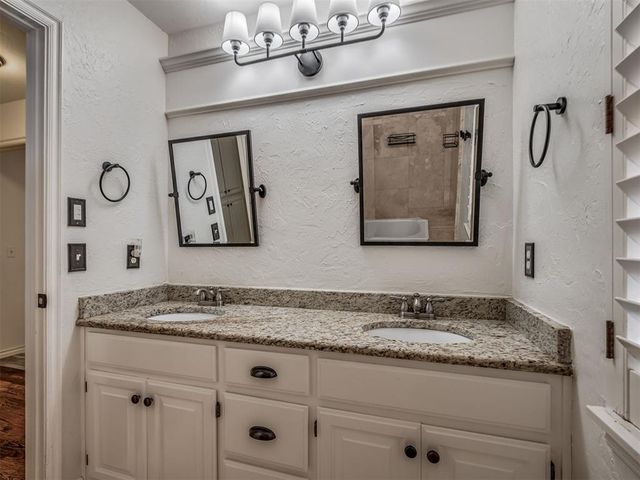 2908 Overland Way, Edmond, OK 73012