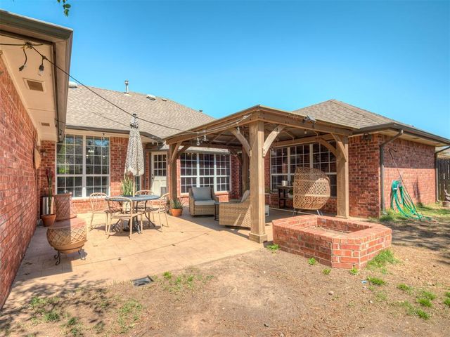 2908 Overland Way, Edmond, OK 73012