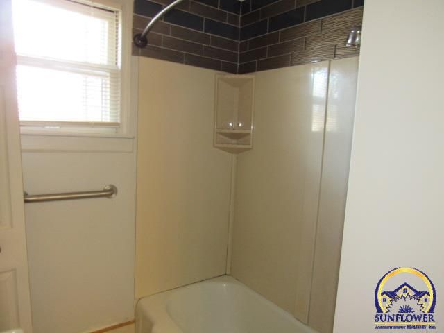 1707 NW Polk ST, Topeka, KS 66608