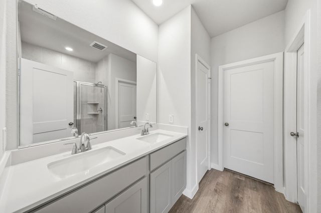 302 Amy Street, Angleton, TX 77515
