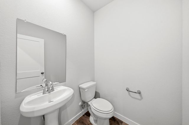 302 Amy Street, Angleton, TX 77515