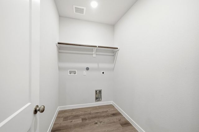 302 Amy Street, Angleton, TX 77515