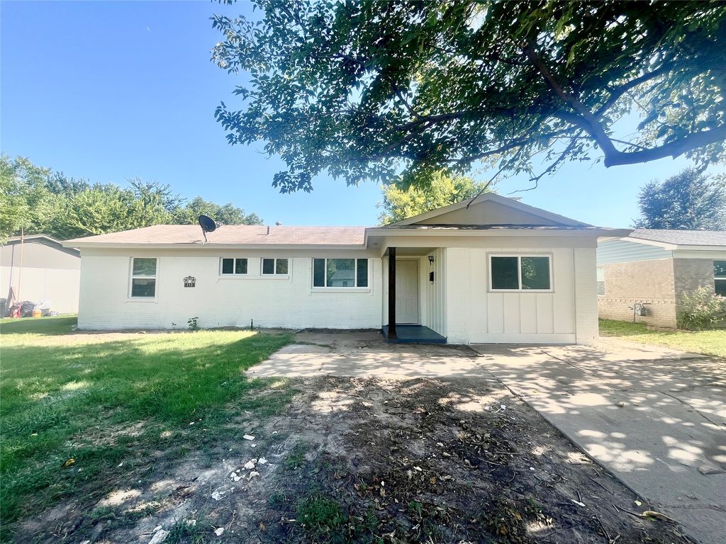 713 Cindy Lane, Grand Prairie, TX 75052
