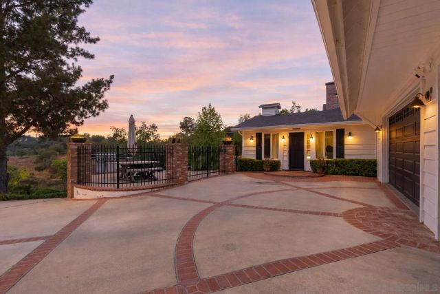 2422 Gird Road, Fallbrook, CA 92028