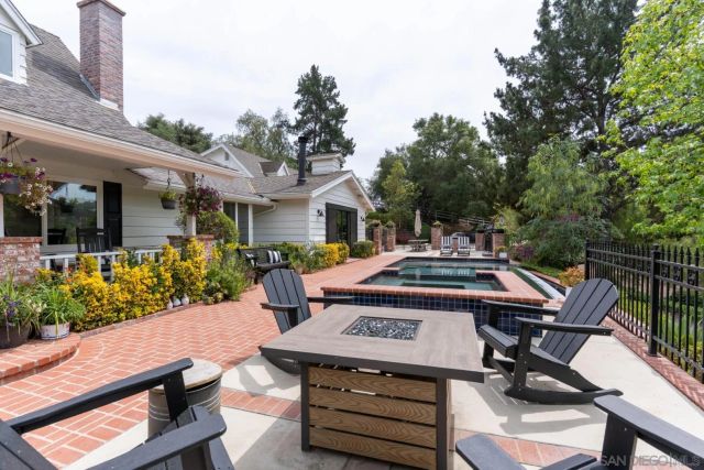 2422 Gird Road, Fallbrook, CA 92028