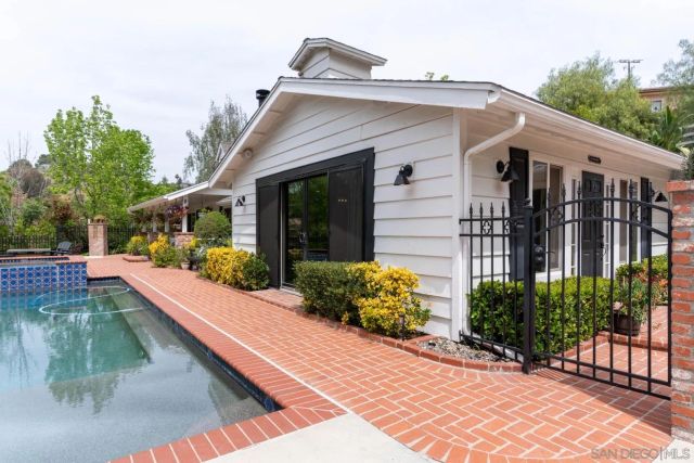 2422 Gird Road, Fallbrook, CA 92028