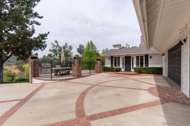 2422 Gird Road, Fallbrook, CA 92028