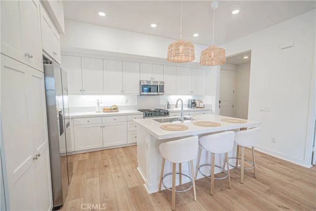 27212 Diamond Peak Lane 203, Valencia, CA 91381