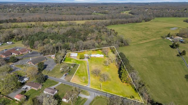 2209 E Lincoln St, Tullahoma, TN 37388