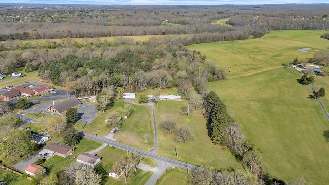 2209 E Lincoln St, Tullahoma, TN 37388